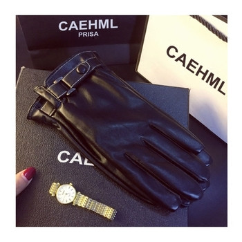 Дамски ръкавици в черен цвят с каишка