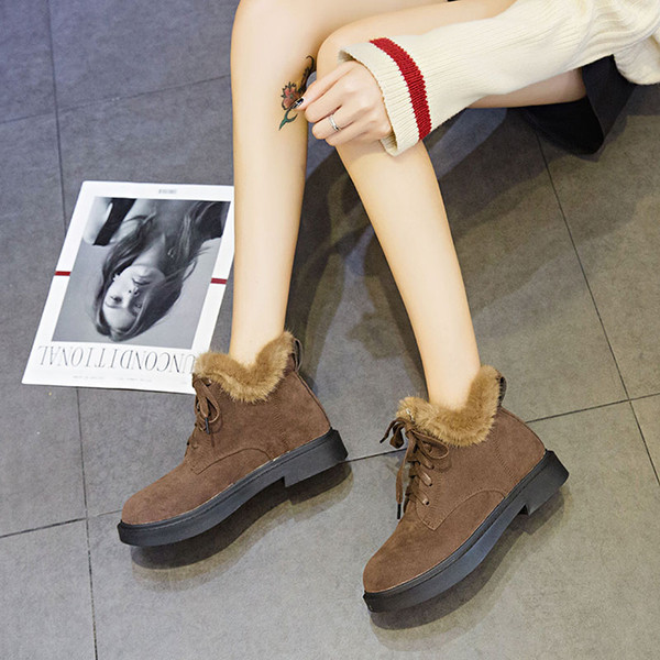 Спортно ежедневни дамски боти с пух и равна подметка с нисък ток в два цвята 