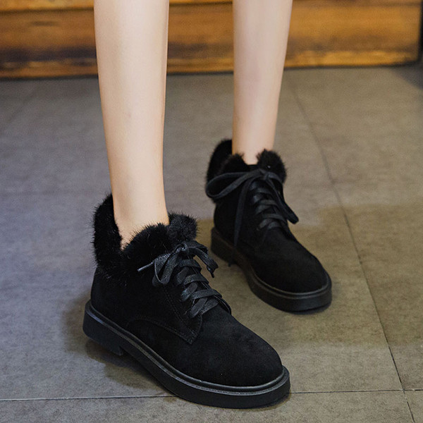 Спортно ежедневни дамски боти с пух и равна подметка с нисък ток в два цвята 