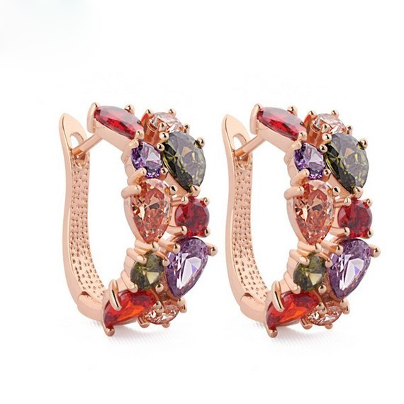 Κομψά σκουλαρίκια κυρίες με τεχνητά διαμάντια για διακόσμηση