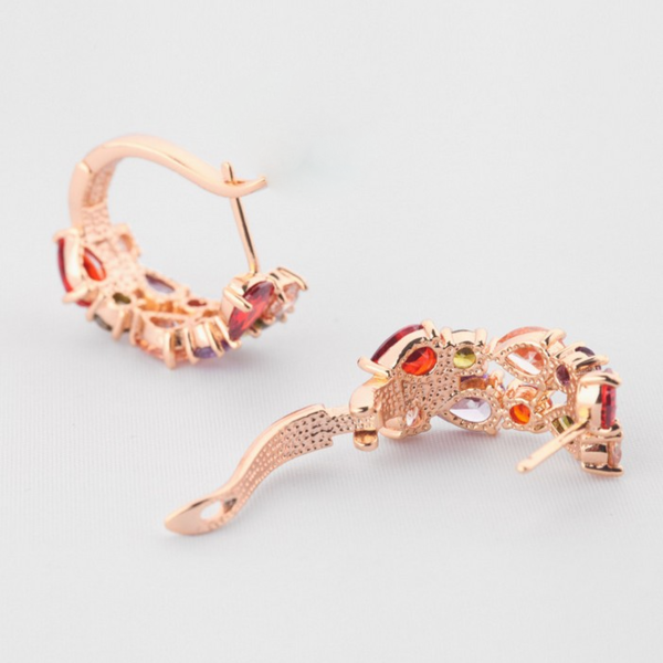 Κομψά σκουλαρίκια κυρίες με τεχνητά διαμάντια για διακόσμηση