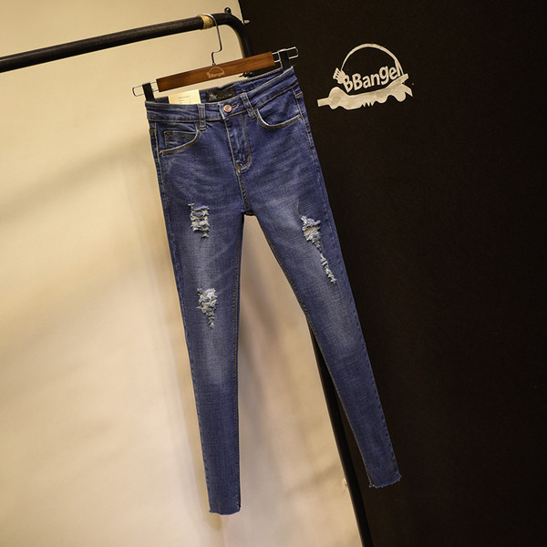 Спортно-елегантни дамски дънки slim  на кръпки в два цвята