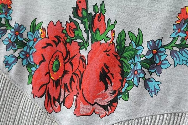 Περιστασιακή γυναικεία μπλούζα με κρεμαστά σκελίδες, floral κεντήματα και κοντά μανίκια