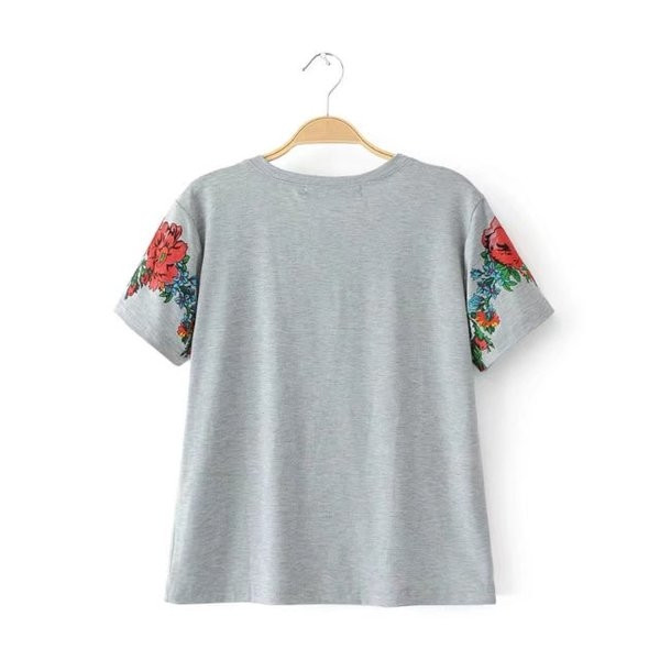 Περιστασιακή γυναικεία μπλούζα με κρεμαστά σκελίδες, floral κεντήματα και κοντά μανίκια