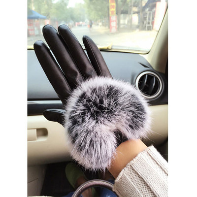 Дамски бохемски ръкавици за зимата в черен цвят с естествен косъм от заек