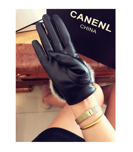 Дамски бохемски ръкавици за зимата в черен цвят с естествен косъм от заек