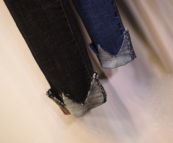 Спортно-елегантни дамски дънки slim с интересен подгъв в два цвята