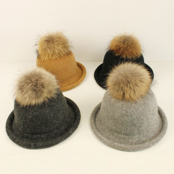 Κυρίες κομψό καπέλο σε διάφορα χρώματα με χνούδι