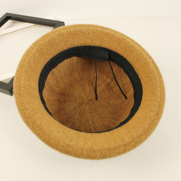 Κυρίες κομψό καπέλο σε διάφορα χρώματα με χνούδι