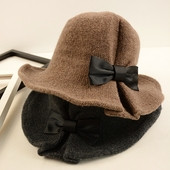 Стилна дамска шапка в четири цвята с панделка