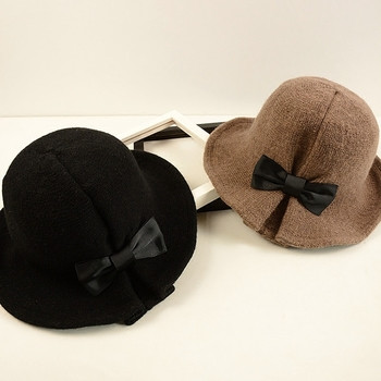 Стилна дамска шапка в четири цвята с панделка