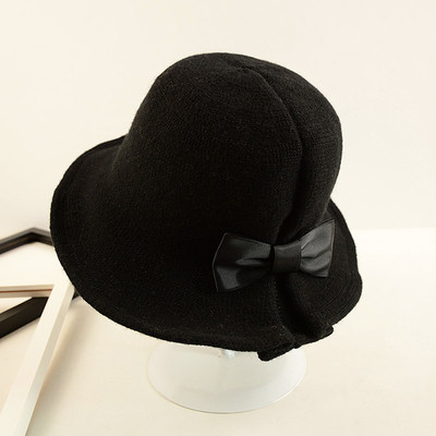 Стилна дамска шапка в четири цвята с панделка