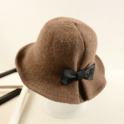 Стилна дамска шапка в четири цвята с панделка