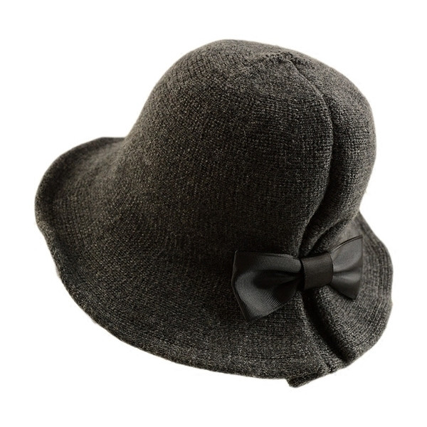 Стилна дамска шапка в четири цвята с панделка