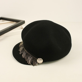 Стилна ежедневна дамска шапка в два цвята с декорация