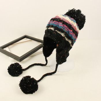 Плетена цветна дамска шапка с топчета