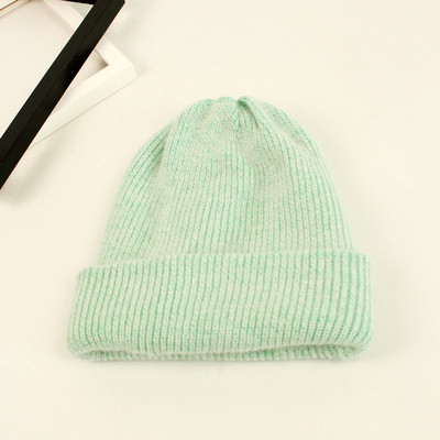 Απλό πλεκτό χειμωνιάτικο καπέλο σε πέντε χρώματα