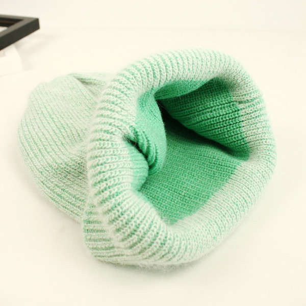 Απλό πλεκτό χειμωνιάτικο καπέλο σε πέντε χρώματα