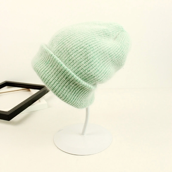 Απλό πλεκτό χειμωνιάτικο καπέλο σε πέντε χρώματα