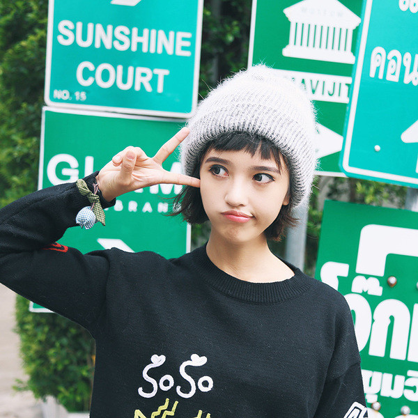 Απλό πλεκτό χειμωνιάτικο καπέλο σε πέντε χρώματα