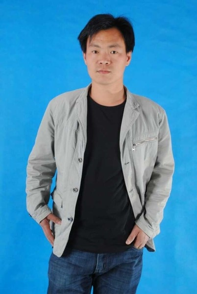 Ежедневна,много удобна за носене мъжка блуза с къс ръкав и О-образна яка 