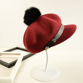Дамска ретро шапка с пухче в три цвята