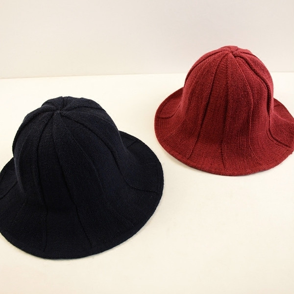 δεμένη καπέλο Idiot για κυρίες σε πολλά χρώματα