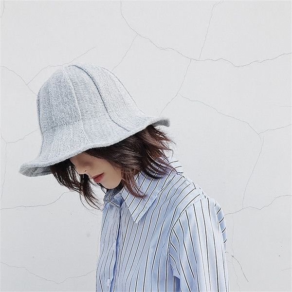 δεμένη καπέλο Idiot για κυρίες σε πολλά χρώματα