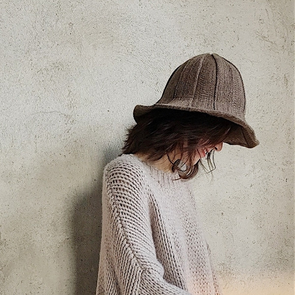 δεμένη καπέλο Idiot για κυρίες σε πολλά χρώματα