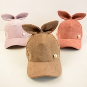 Дамска шапка с козирка и перли декорация