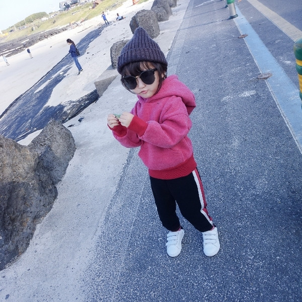 Детски унисекс ежедневен суичър с качулка и джоб в червен и син цвят