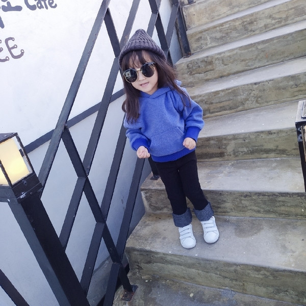 Детски унисекс ежедневен суичър с качулка и джоб в червен и син цвят