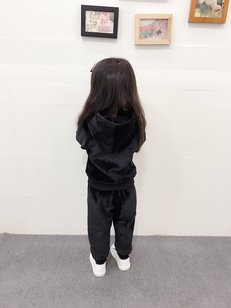 Χειμώνας από φουστάνι + παντελόνια σε κόκκινο και μαύρο χρώμα