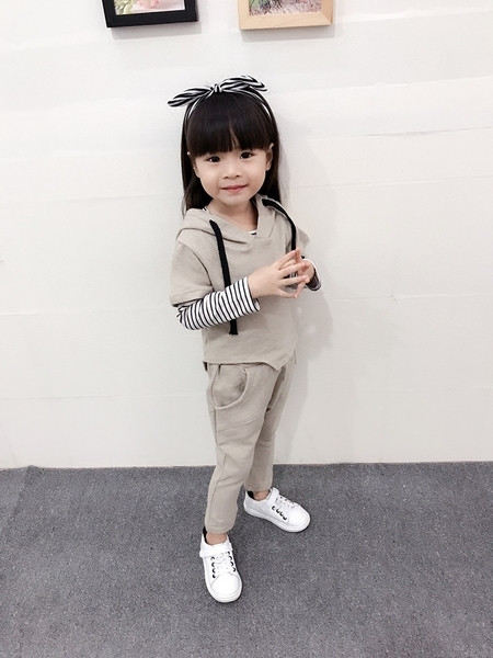 Детски ежедневен спортен комплект от три части за момичета-суичър с качулка и връзки+блуза+панталон