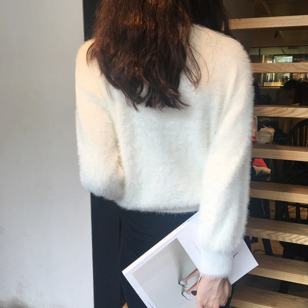 Мек и нежен плюшен дамски пуловер с О-образна яка в четири цвята