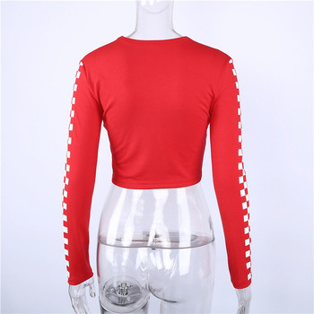 Скъсена дамска блуза в слим модел с апликация звезда и интересни ръкави в червен цвят