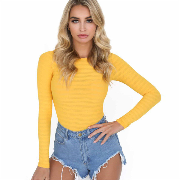 Το απλό στυλ της κυρίας έχει σχήμα κίτρινου περιλαίμιου