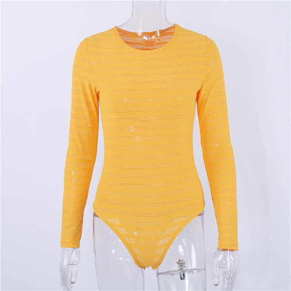 Το απλό στυλ της κυρίας έχει σχήμα κίτρινου περιλαίμιου