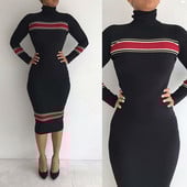 Спортна зимна дълга дамска рокля тип рипс с висока поло яка и цветен принт