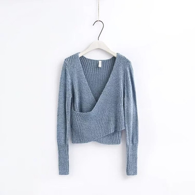 Скъсена дамска блуза слим с дълбоко V-образно деколте в три цвята