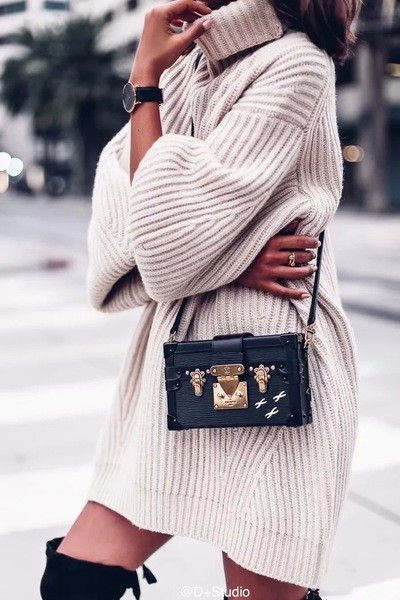 Дебел зимен дамски пуловер в широк модел с висока яка в четири цвята