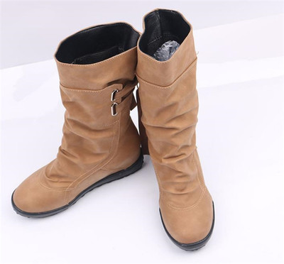 Ежедневни дамски заоблени боти в три цвята