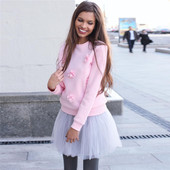 Σπορ-κομψή κυρία μπλούζα με 3D ψευδώνυμα λουλούδια σε γκρι και ροζ χρώμα