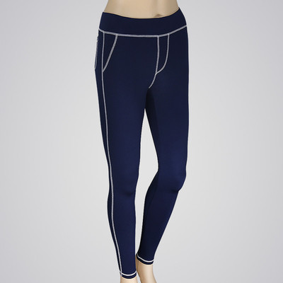 Καθαρίστε την αθλητική σφήνα της κυρίας σε διάφορα χρώματα