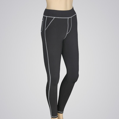 Καθαρίστε την αθλητική σφήνα της κυρίας σε διάφορα χρώματα