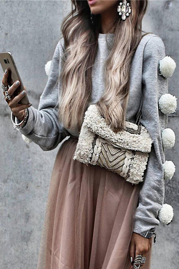 Есенно-зимен дамски пуловер с О-образна яка в сив цвят с бели пухени топчета по ръкавите