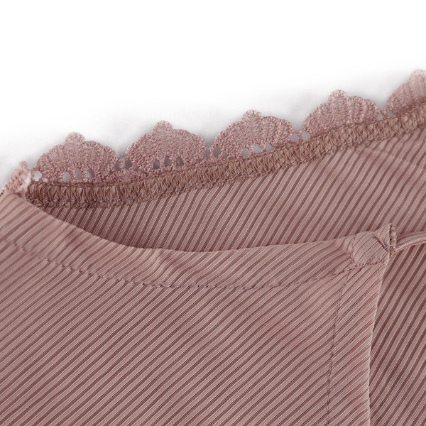 Стилен дамски потник с дълбоко V-образно деколте в два цвята