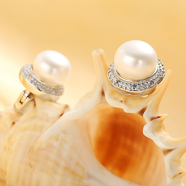 Стилни дамски перлени обеци с малки изкуствени камъчета, 3 модела