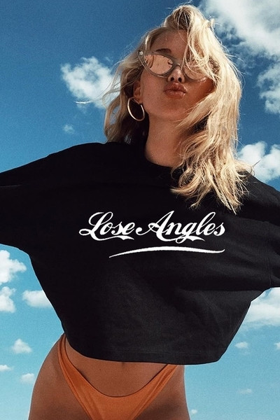 Συντομεύσε την καθημερινή γυναικεία μπλούζα φθινόπωρο-χειμώνα με επιγραφή