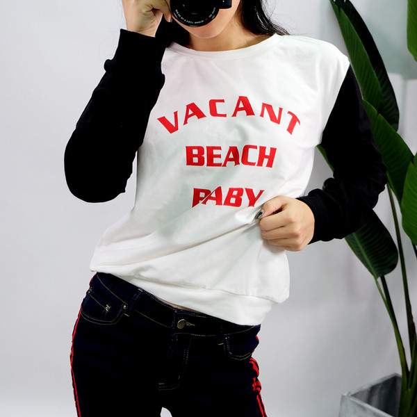 Есенно-зимна дамска блуза с цветни ръкави и надпис с О-образно деколте